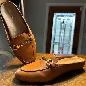 Vionic Adeline Snug Mules